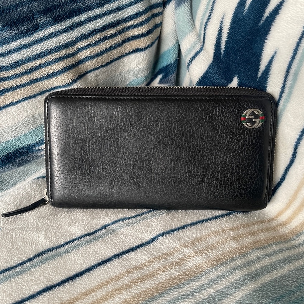 Gucci Black Leather Zip-Around Long Wallet with Interlock GG Sherry Line Logo